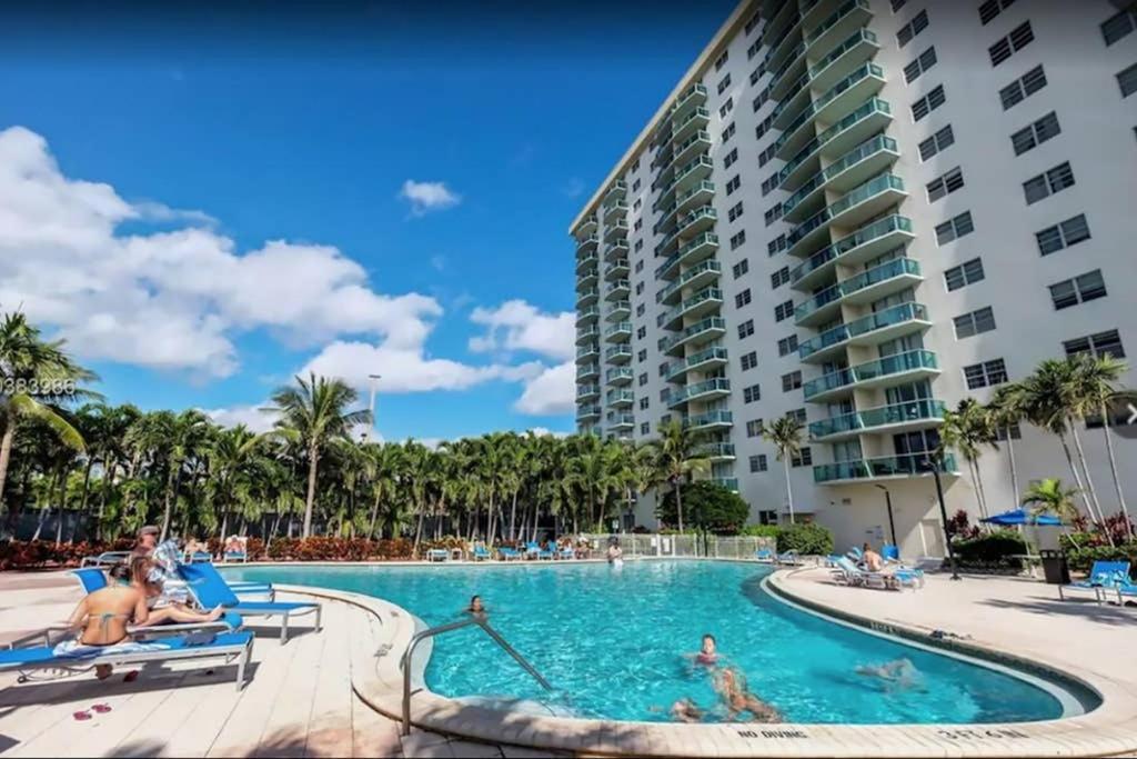Beautiful Apartment Steps Away From The Beach Miami Beach Exterior photo